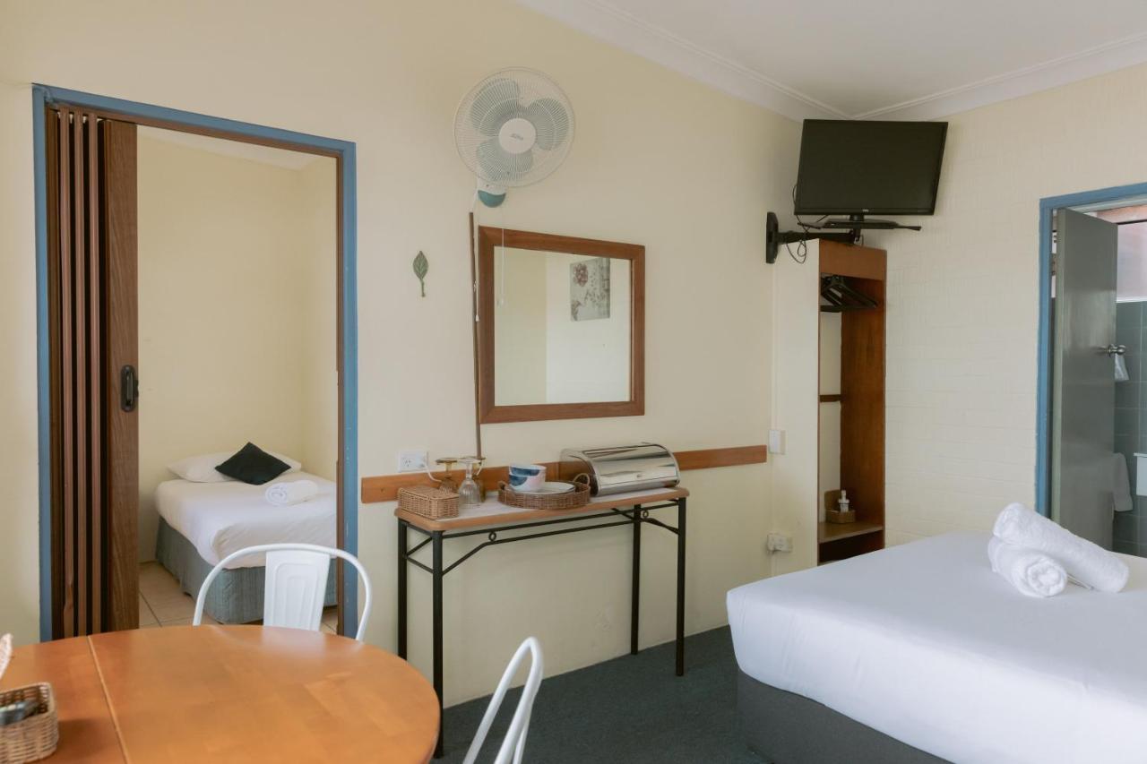Black Swan Waterfront Motel (Adults Only) Swansea Buitenkant foto