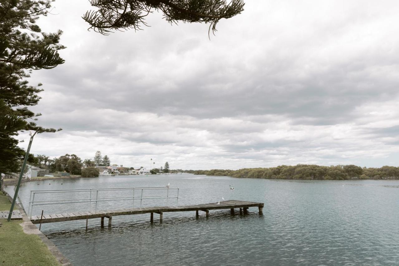Black Swan Waterfront Motel (Adults Only) Swansea Buitenkant foto