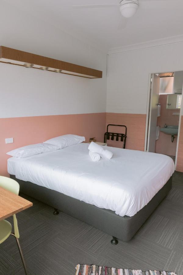 Black Swan Waterfront Motel (Adults Only) Swansea Buitenkant foto