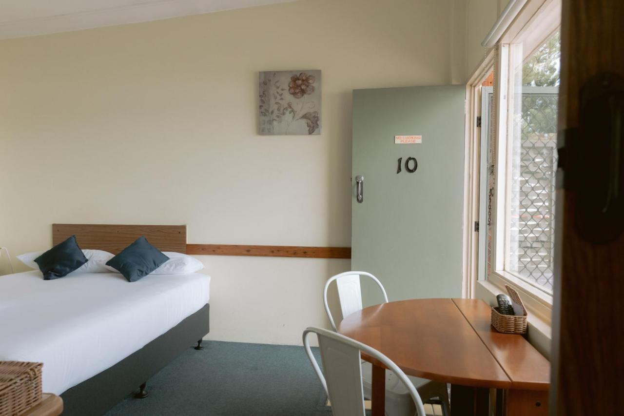 Black Swan Waterfront Motel (Adults Only) Swansea Buitenkant foto