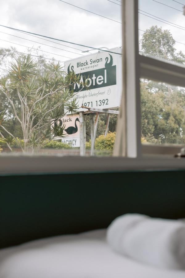 Black Swan Waterfront Motel (Adults Only) Swansea Buitenkant foto