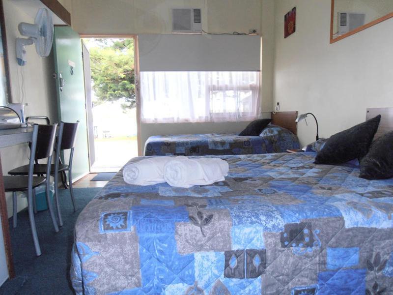 Black Swan Waterfront Motel (Adults Only) Swansea Buitenkant foto