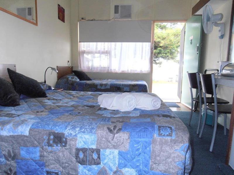 Black Swan Waterfront Motel (Adults Only) Swansea Buitenkant foto
